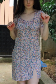 Lila Zemine Papatyalı Viskon Kumaş Mini Elbise